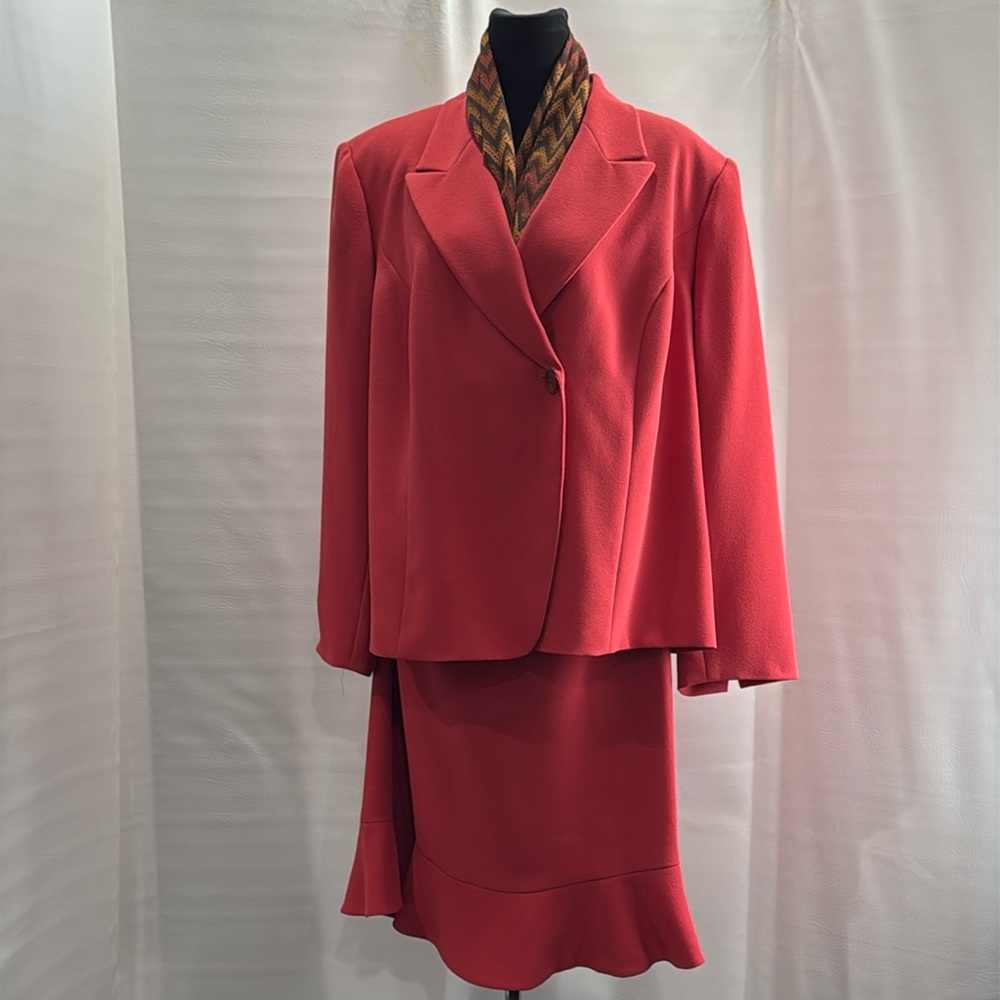 Le Suit Woman Skirt Suit with accent scarf size 22w Burt Orange.